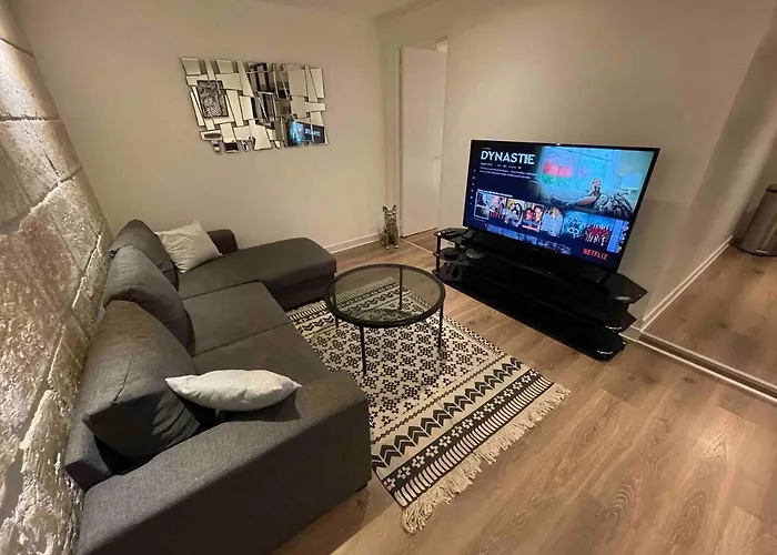 Le Black & White, Hyper Centre - Paisible- Wifi Hd- Netflix- Proche Gare -Ideal Couple Et Business