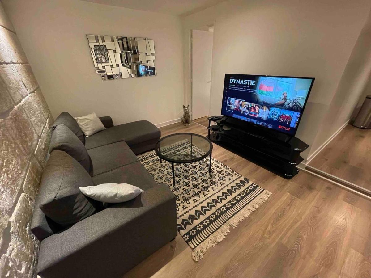 Le Black & White, Hyper Centre - Paisible- Wifi Hd- Netflix- Proche Gare -ideal Couple Et Business