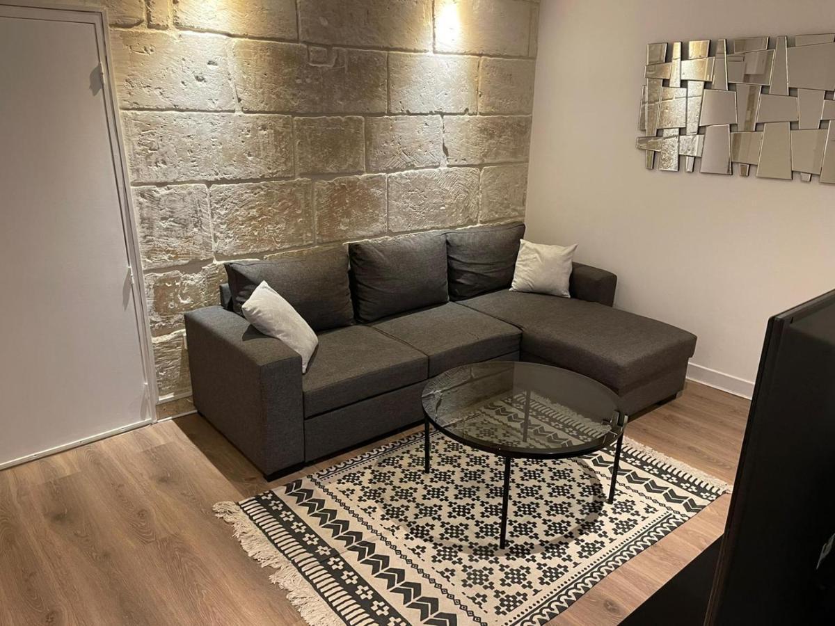 Le Black & White, Hyper Centre - Paisible- Wifi Hd- Netflix- Proche Gare -ideal Couple Et Business Apartment Niort