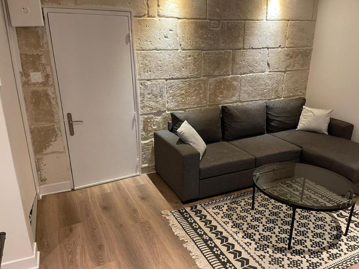 Le Black & White, Hyper Centre - Paisible- Wifi Hd- Netflix- Proche Gare -ideal Couple Et Business Apartment Niort