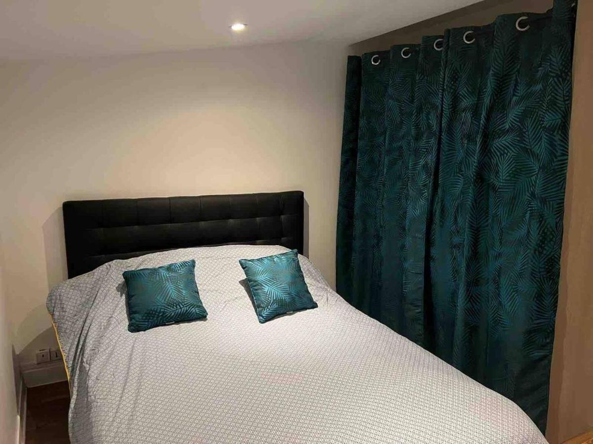 Apartment Le Black & White, Hyper Centre - Paisible- Wifi Hd- Netflix- Proche Gare -ideal Couple Et Business Niort