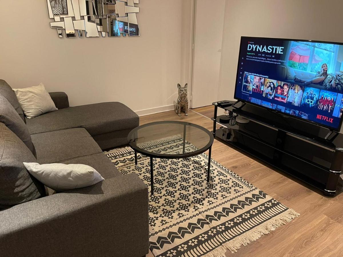 Apartment Le Black & White, Hyper Centre - Paisible- Wifi Hd- Netflix- Proche Gare -ideal Couple Et Business Niort